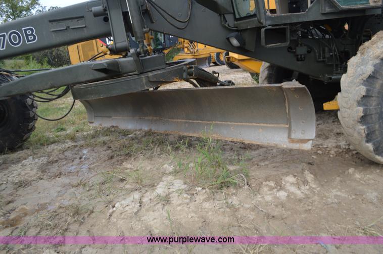 image for item J8696 1988 John Deere 570B motor grader