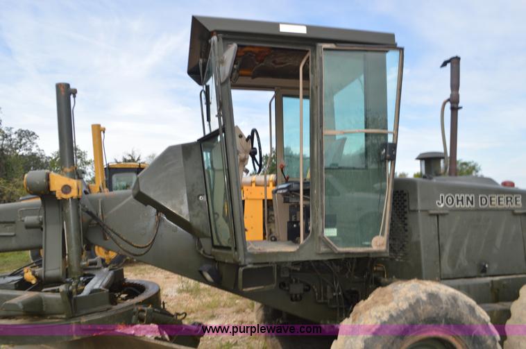 image for item J8696 1988 John Deere 570B motor grader