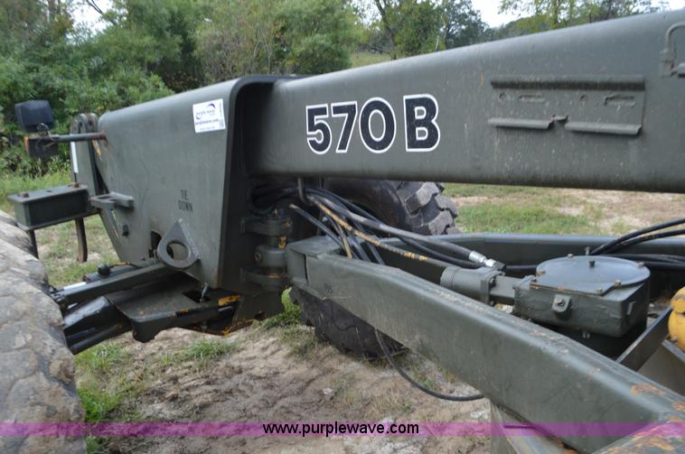 image for item J8696 1988 John Deere 570B motor grader