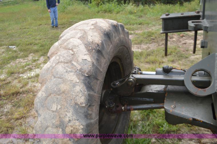 image for item J8696 1988 John Deere 570B motor grader