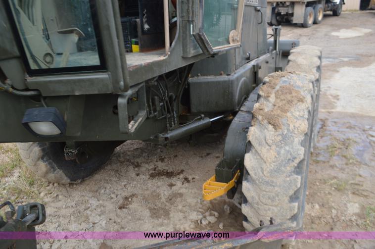 image for item J8696 1988 John Deere 570B motor grader