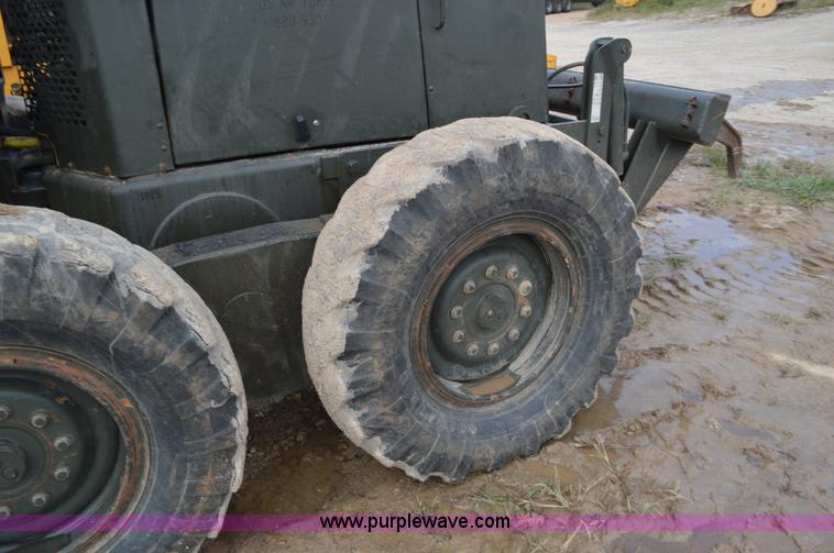 image for item J8696 1988 John Deere 570B motor grader