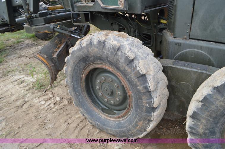 image for item J8696 1988 John Deere 570B motor grader