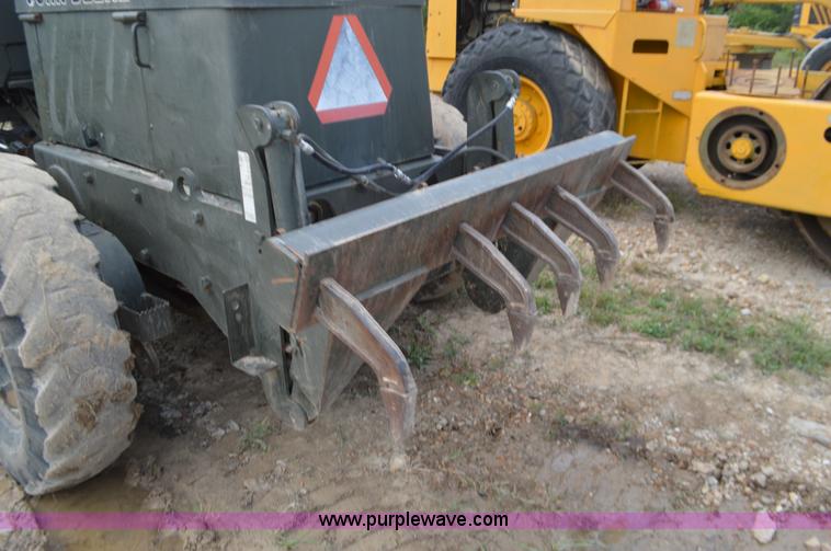 image for item J8696 1988 John Deere 570B motor grader