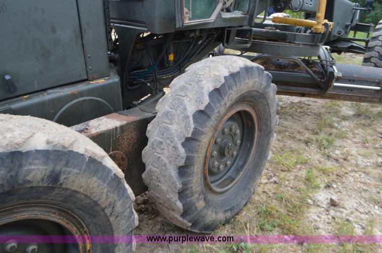 image for item J8696 1988 John Deere 570B motor grader