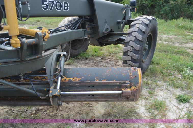 image for item J8696 1988 John Deere 570B motor grader