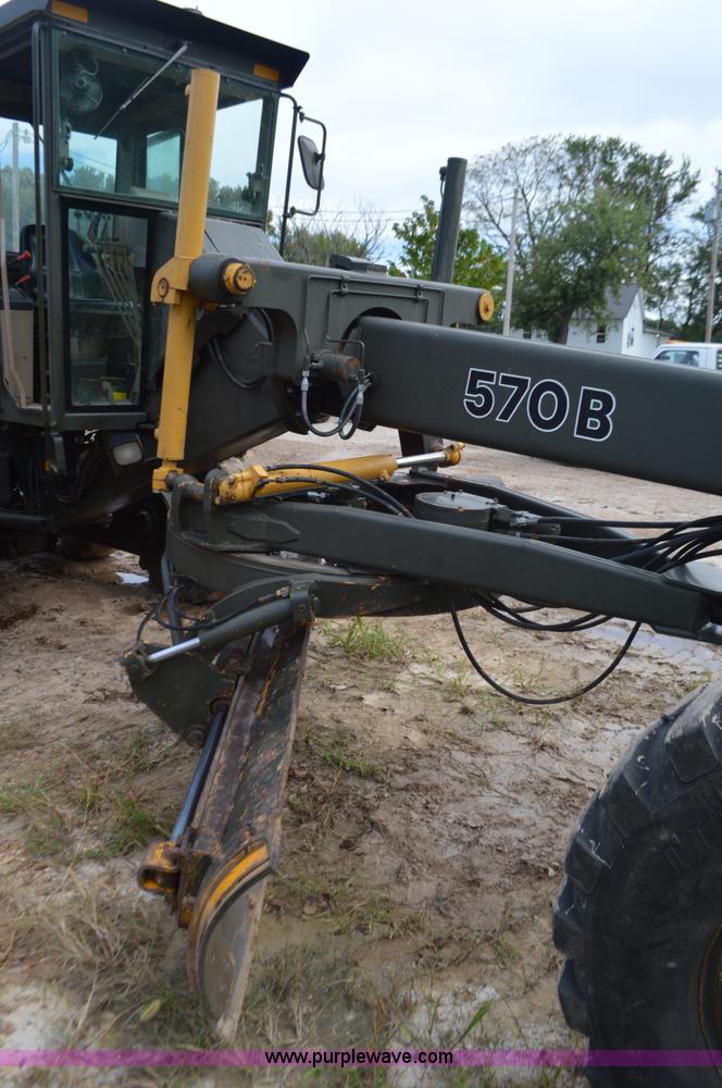 image for item J8696 1988 John Deere 570B motor grader