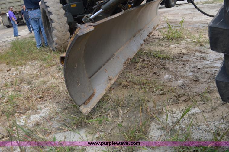 image for item J8696 1988 John Deere 570B motor grader