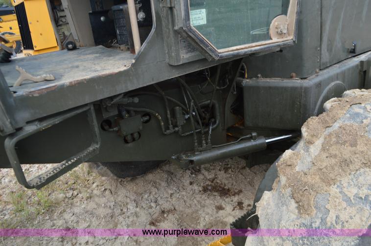 image for item J8696 1988 John Deere 570B motor grader