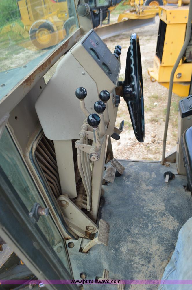 image for item J8696 1988 John Deere 570B motor grader