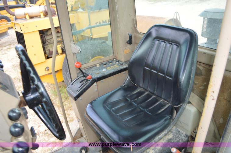 image for item J8696 1988 John Deere 570B motor grader