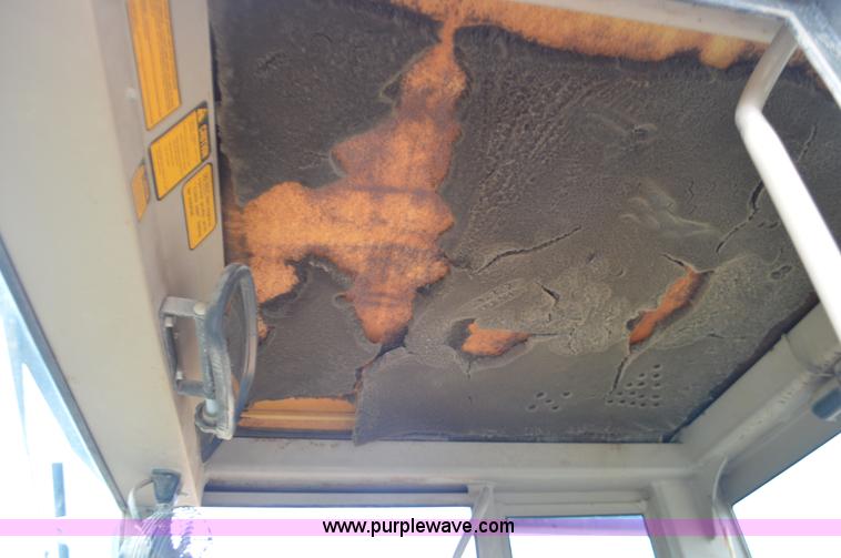 image for item J8696 1988 John Deere 570B motor grader