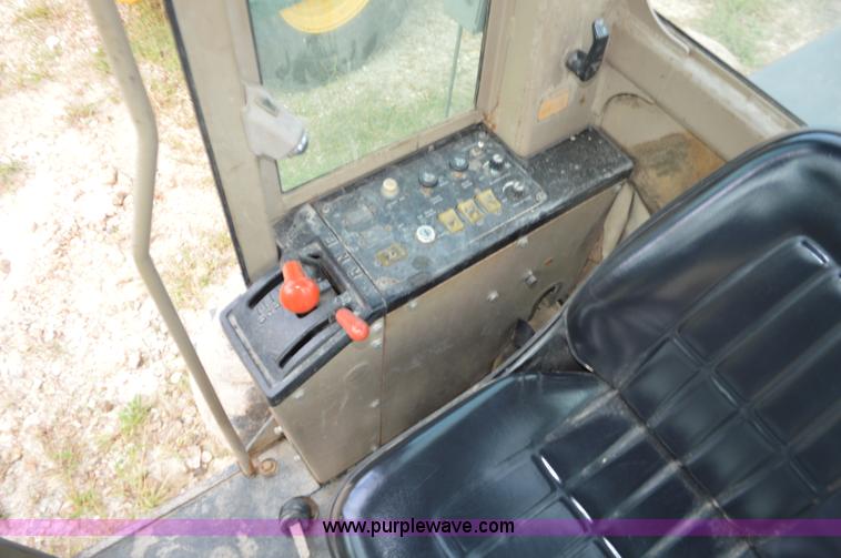 image for item J8696 1988 John Deere 570B motor grader