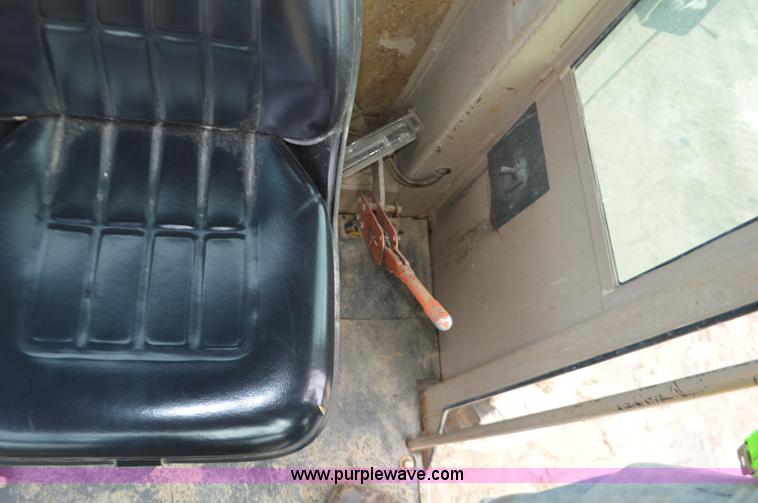 image for item J8696 1988 John Deere 570B motor grader