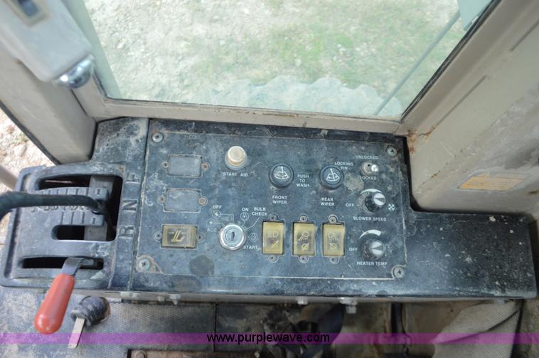 image for item J8696 1988 John Deere 570B motor grader