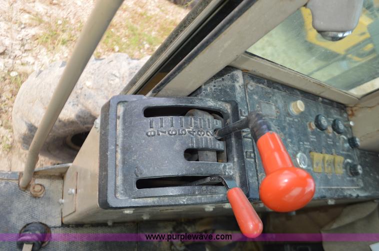 image for item J8696 1988 John Deere 570B motor grader