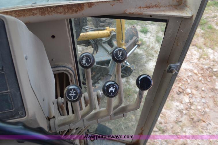 image for item J8696 1988 John Deere 570B motor grader