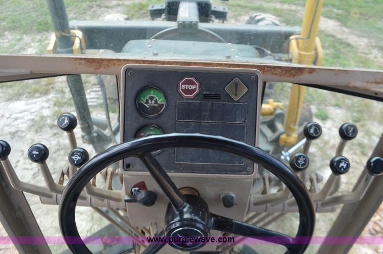 image for item J8696 1988 John Deere 570B motor grader