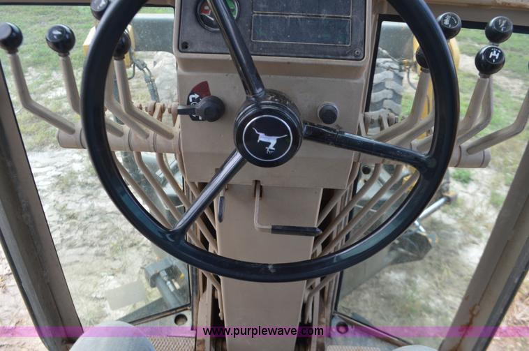 image for item J8696 1988 John Deere 570B motor grader