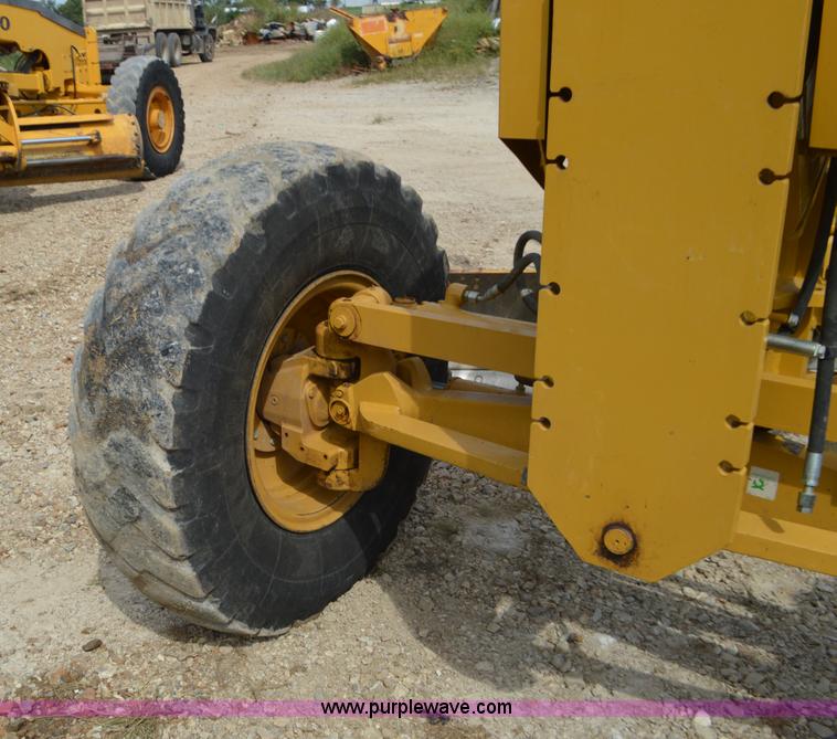 image for item J8697 2010 Caterpillar 140M motor grader