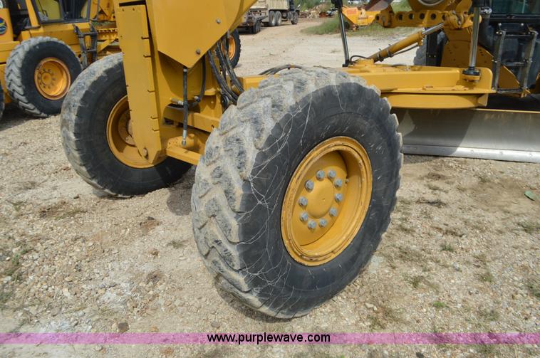 image for item J8697 2010 Caterpillar 140M motor grader