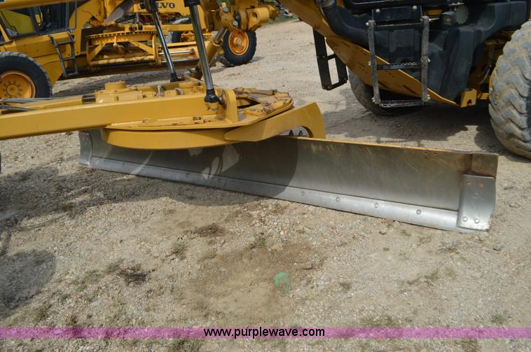 image for item J8697 2010 Caterpillar 140M motor grader