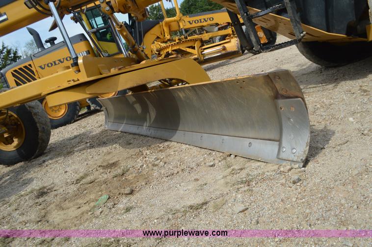 image for item J8697 2010 Caterpillar 140M motor grader