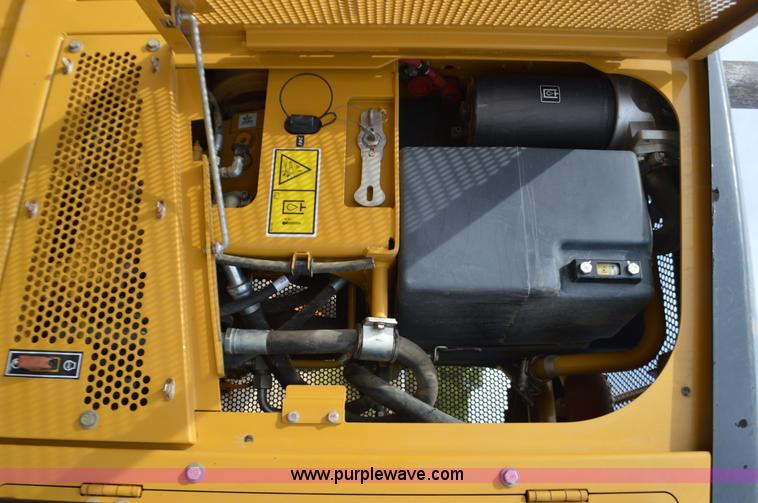 image for item J8697 2010 Caterpillar 140M motor grader