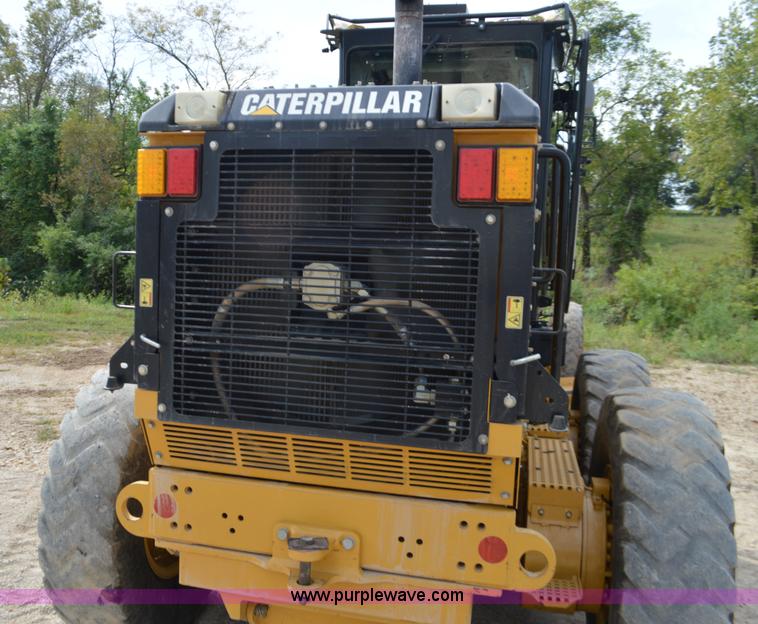 image for item J8697 2010 Caterpillar 140M motor grader