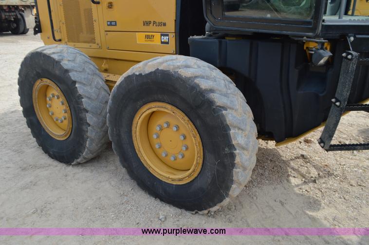 image for item J8697 2010 Caterpillar 140M motor grader