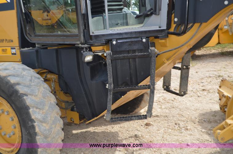 image for item J8697 2010 Caterpillar 140M motor grader