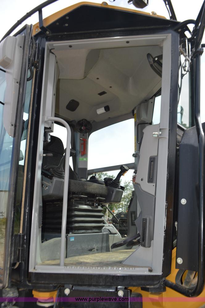 image for item J8697 2010 Caterpillar 140M motor grader