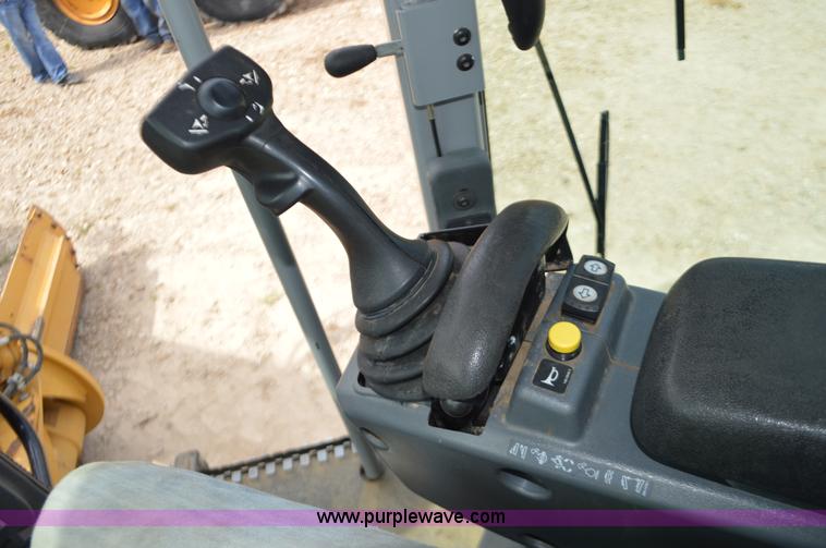 image for item J8697 2010 Caterpillar 140M motor grader