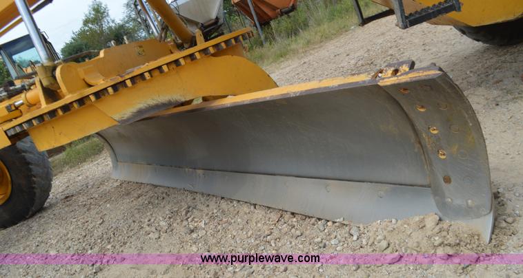 image for item J8698 2007 Volvo G930 motor grader