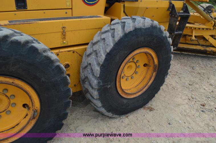 image for item J8698 2007 Volvo G930 motor grader