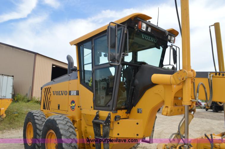 image for item J8698 2007 Volvo G930 motor grader