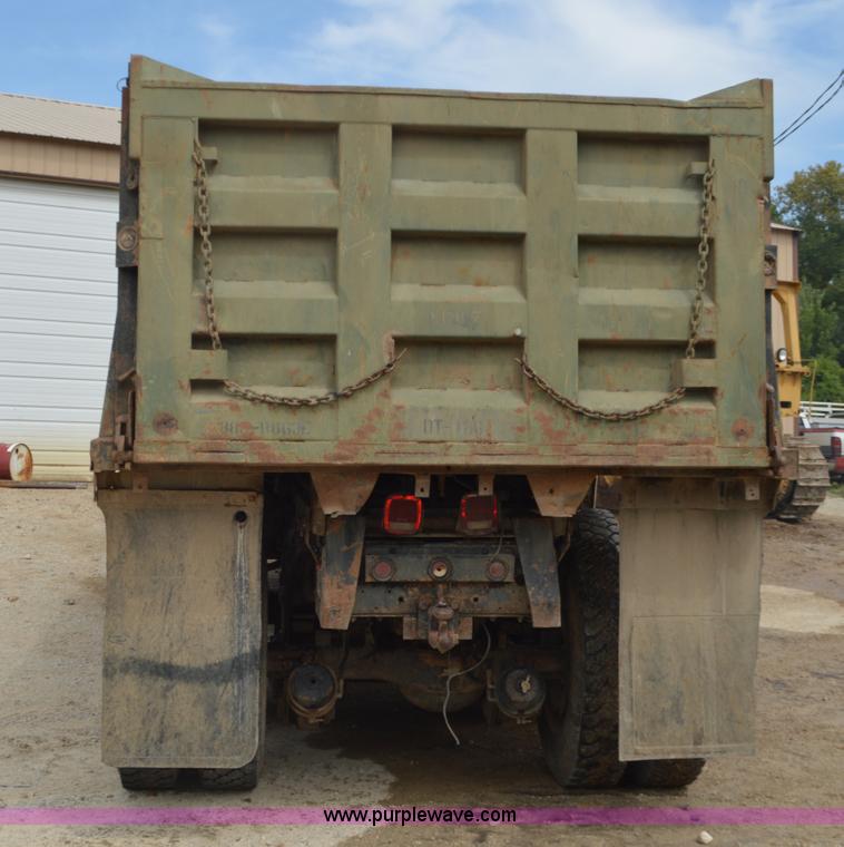image for item J8699 1976 International Paystar 5000 dump truck