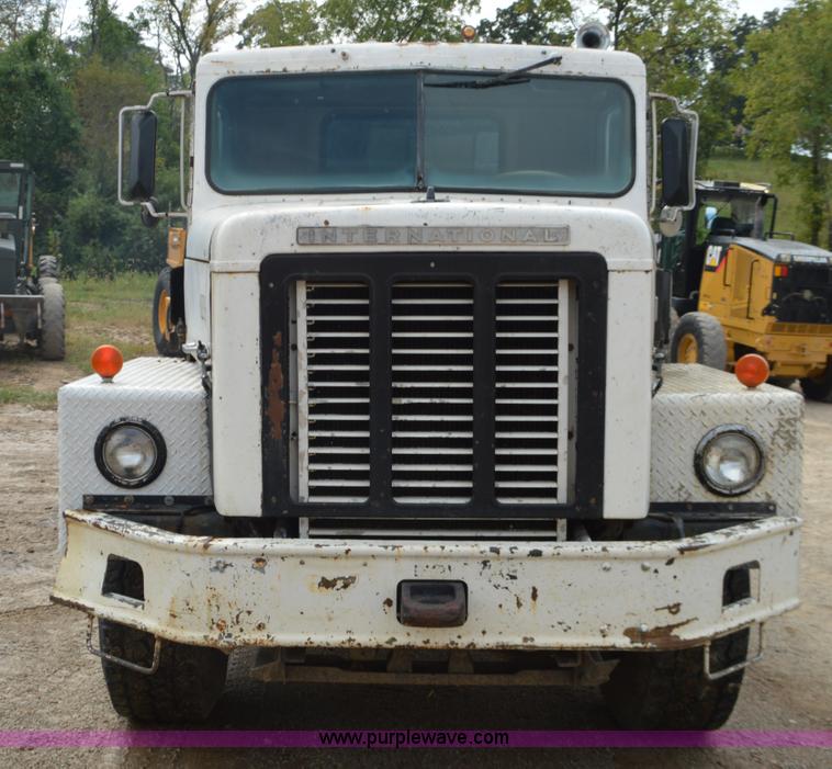image for item J8699 1976 International Paystar 5000 dump truck