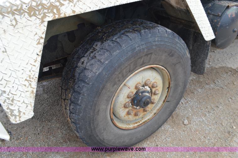 image for item J8699 1976 International Paystar 5000 dump truck