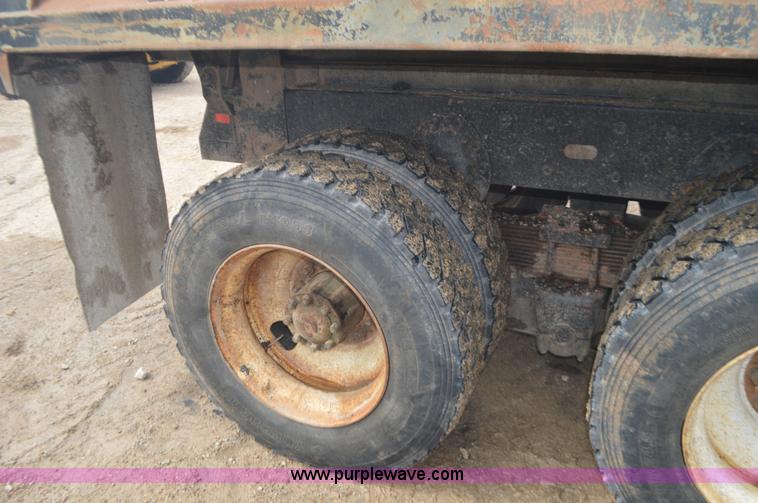 image for item J8699 1976 International Paystar 5000 dump truck