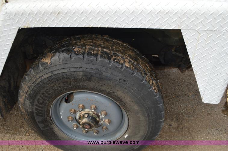 image for item J8699 1976 International Paystar 5000 dump truck