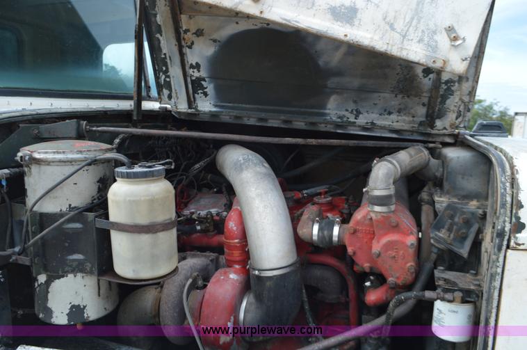 image for item J8699 1976 International Paystar 5000 dump truck