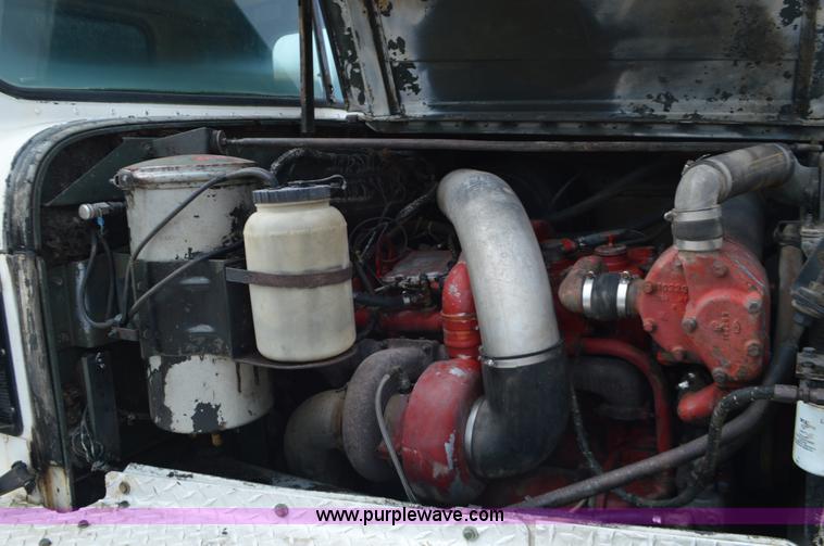 image for item J8699 1976 International Paystar 5000 dump truck