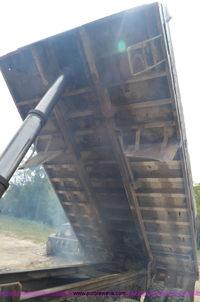 image for item J8699 1976 International Paystar 5000 dump truck