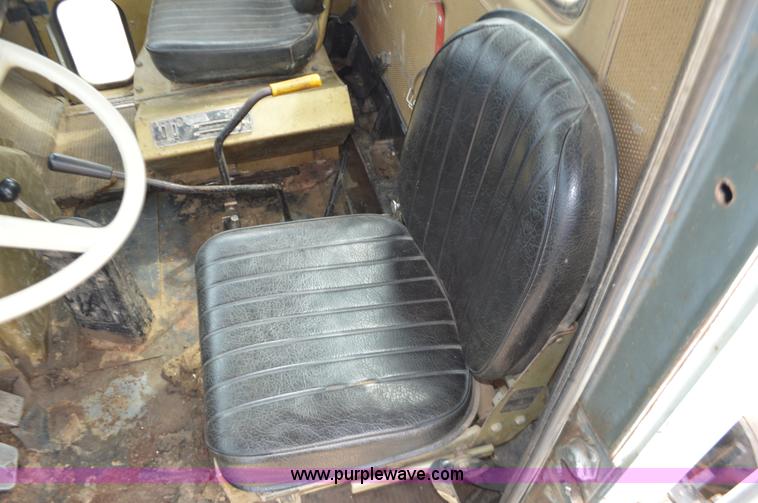 image for item J8699 1976 International Paystar 5000 dump truck