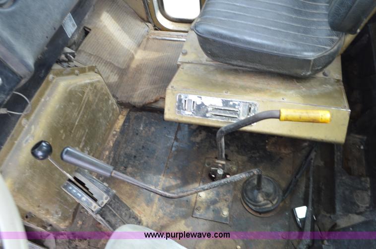 image for item J8699 1976 International Paystar 5000 dump truck