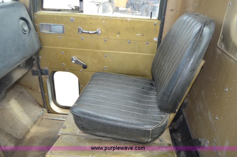 image for item J8699 1976 International Paystar 5000 dump truck