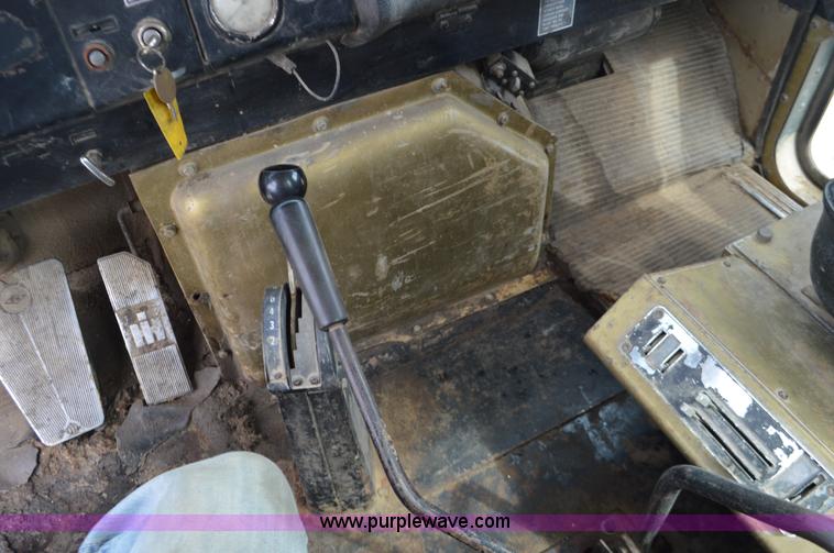 image for item J8699 1976 International Paystar 5000 dump truck