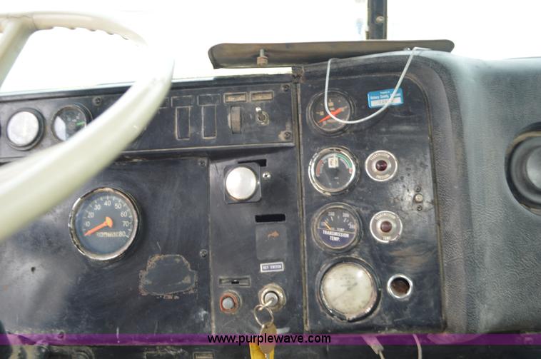 image for item J8699 1976 International Paystar 5000 dump truck