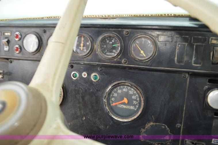 image for item J8699 1976 International Paystar 5000 dump truck